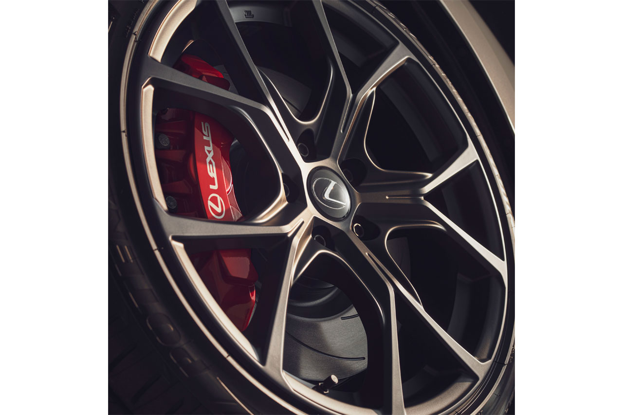 限定500台のレクサスIS500登場。足回り強化や軽量化に加え、ブレンボ製