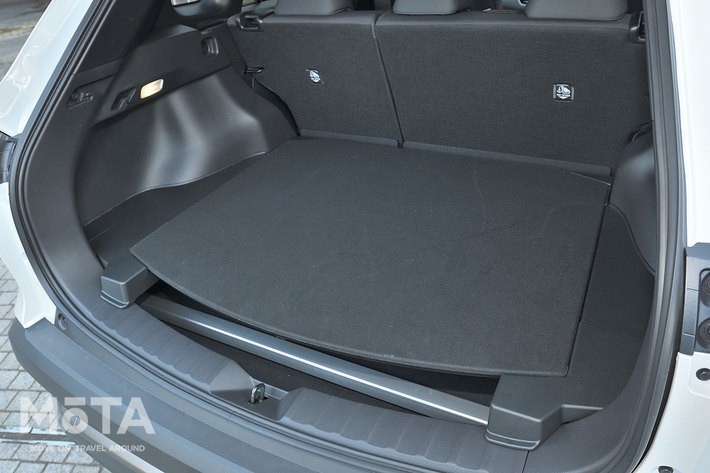 コンパクトSUVで車中泊がしたい！ 「トヨタ カローラクロス」で身長