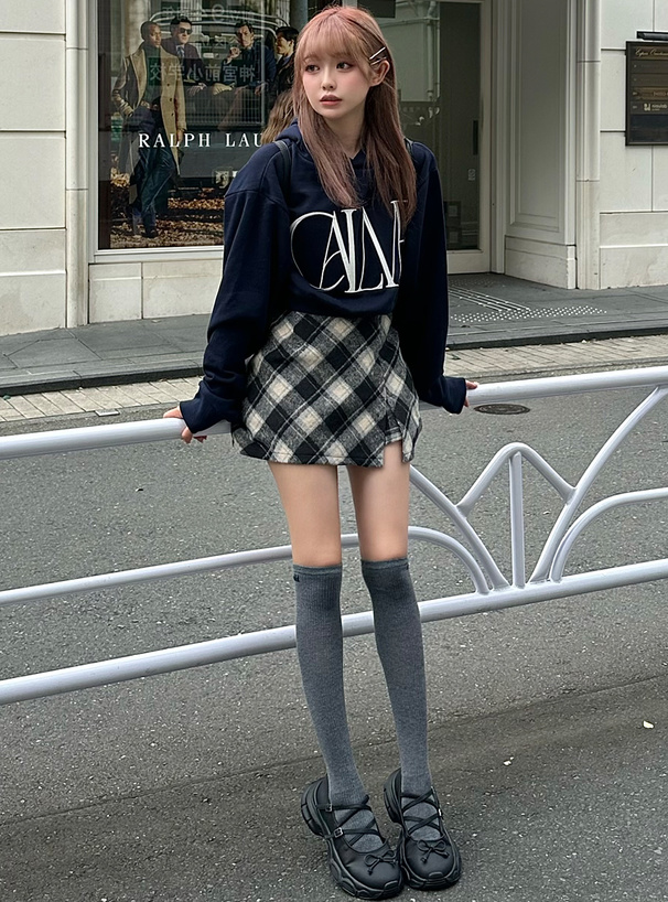 三上悠亜インパン裏地付バイアスチェック柄ミニスカート[gn339