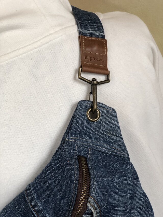 デニムリメイクのボディバッグ ブルー | iichi 日々の暮らしを心地よく