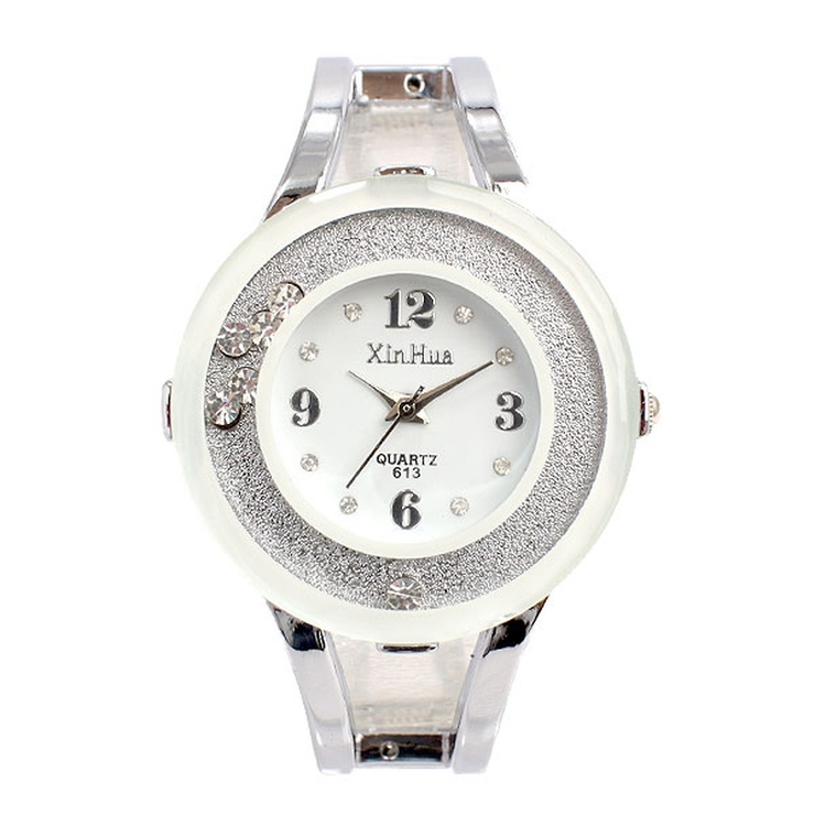 ラウンドストーンが揺れ動くシルバーバングルウォッチ カラフル丸形