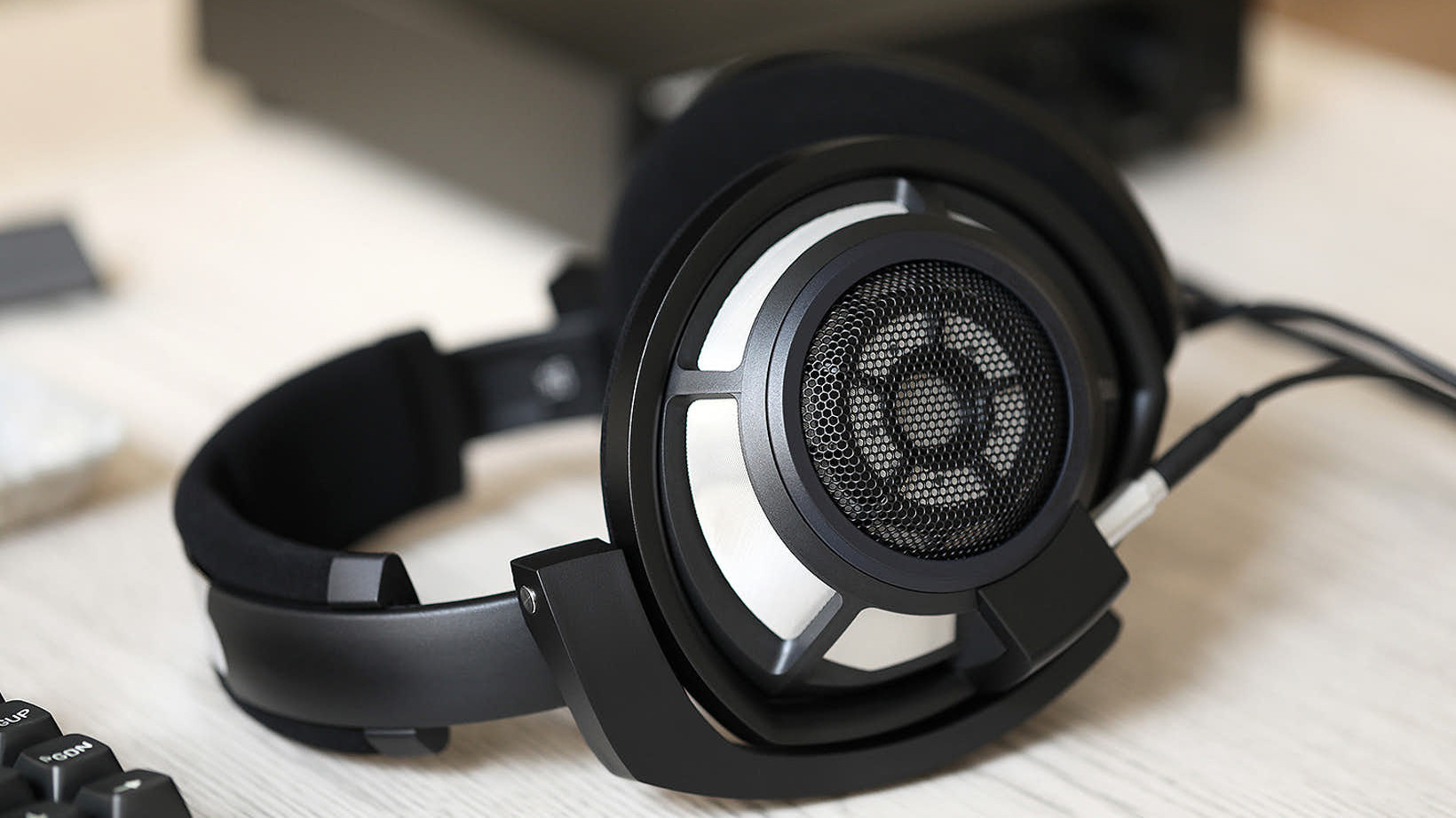 Sennheiser HD800S too expensive? These nearly identical headphones