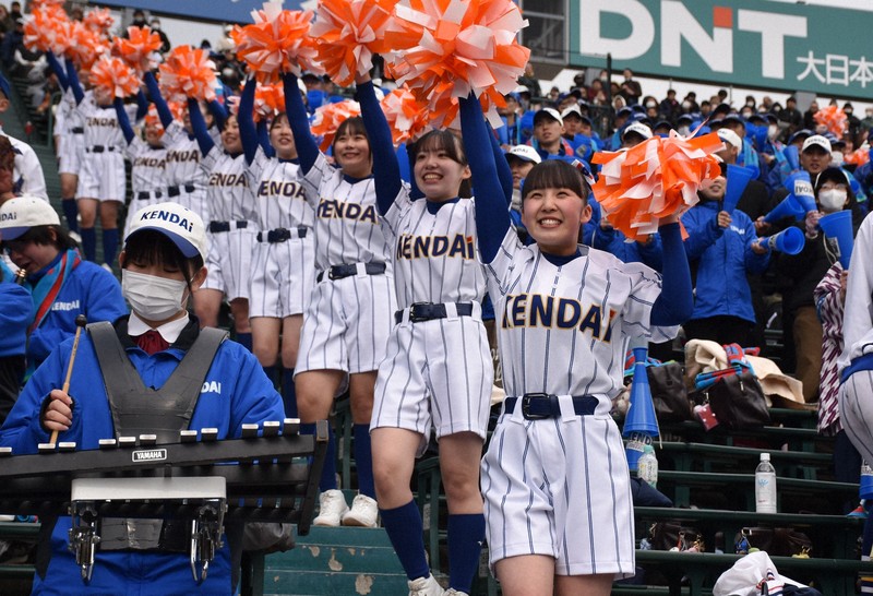 盗撮に悩むチアリーダー 衣装変更に戸惑いも センバツ高校野球 | 毎日新聞