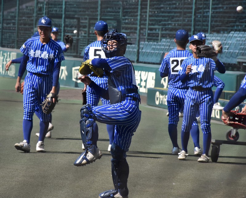 青藍泰斗が鮮やか青色の斬新ユニホームに込めた思い 夏の甲子園 | 毎日新聞