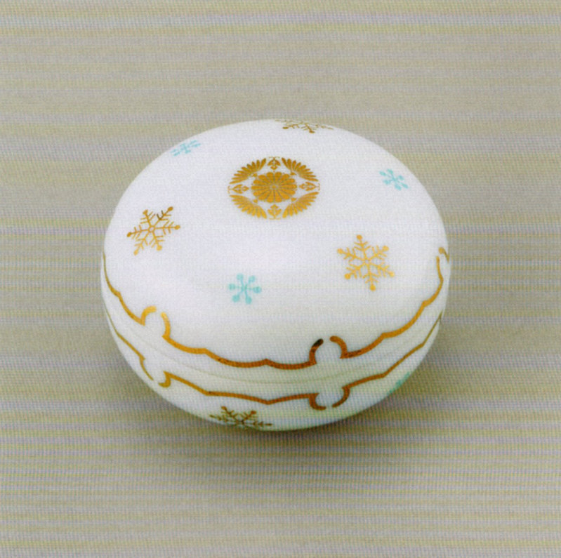 豊かな造形美 菓子器「ボンボニエール」 [写真特集9/15] | 毎日新聞