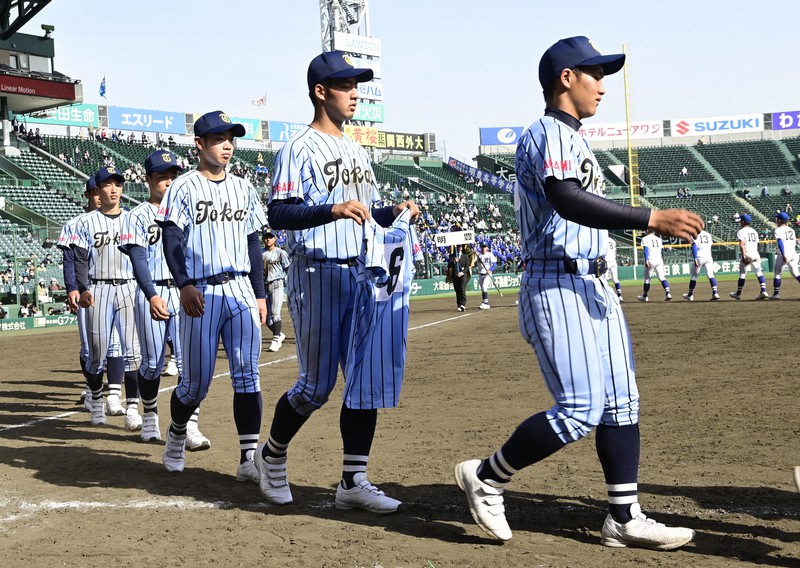 東海大相模、入院中の主将ユニホーム持ち閉会式 選抜高校野球 | 毎日新聞