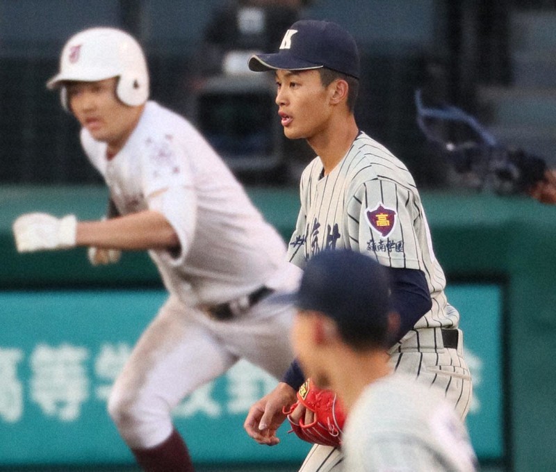 敦賀気比・本田克 背番号5、公式戦初登板で輝き 選抜高校野球 | 毎日新聞