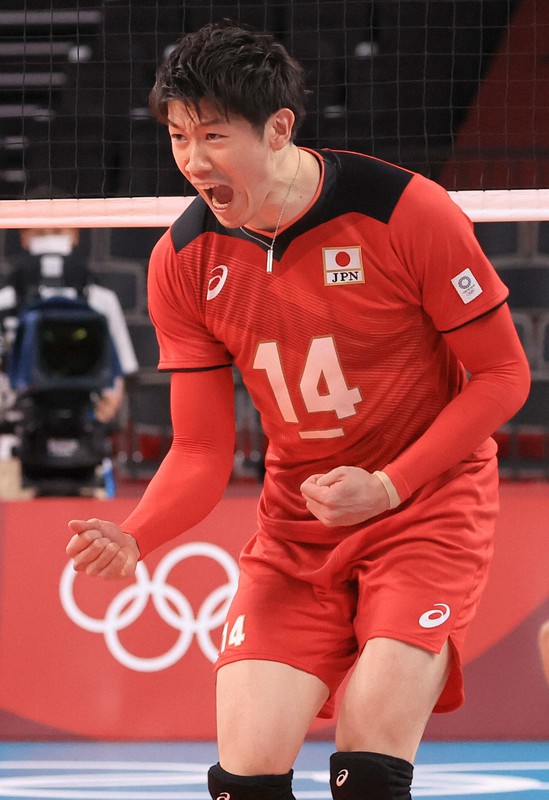 石川祐希「サーブを嫌がるコースに」 世界バレー、日本白星発進 | 毎日新聞