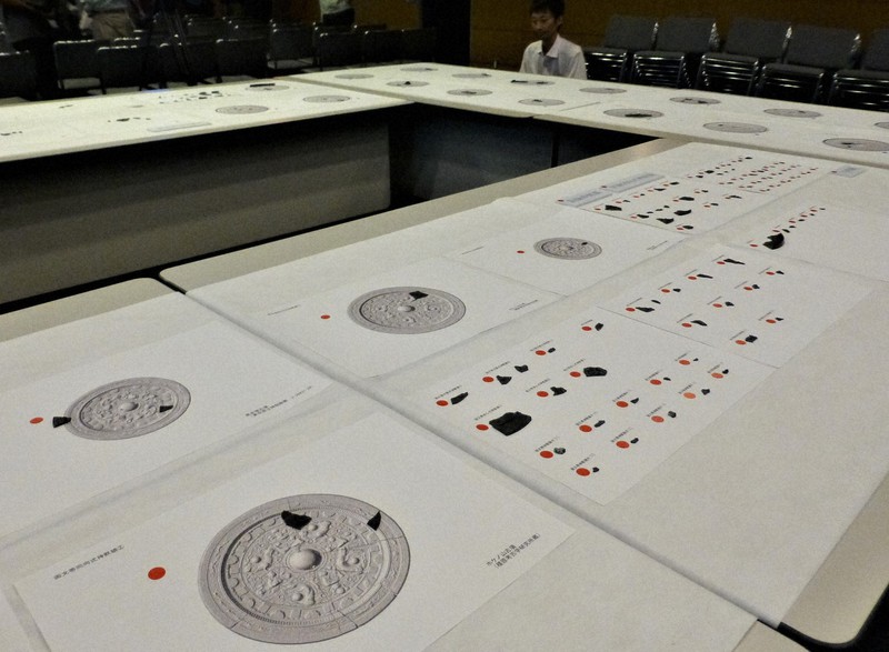 桜井茶臼山古墳出土の銅鏡片、103枚分と判明 「国内最多」更新 | 毎日新聞