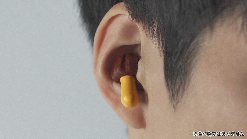 ありそうでなかった? 「きのこの山」ワイヤレスイヤホン発売へ [写真