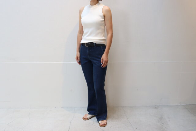 ユニクロのパンツが名作の予感…！「脚がスンッ…って長く見える