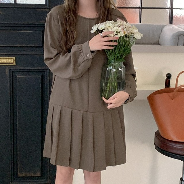 pium カットアウトレイヤードプリーツミニワンピ