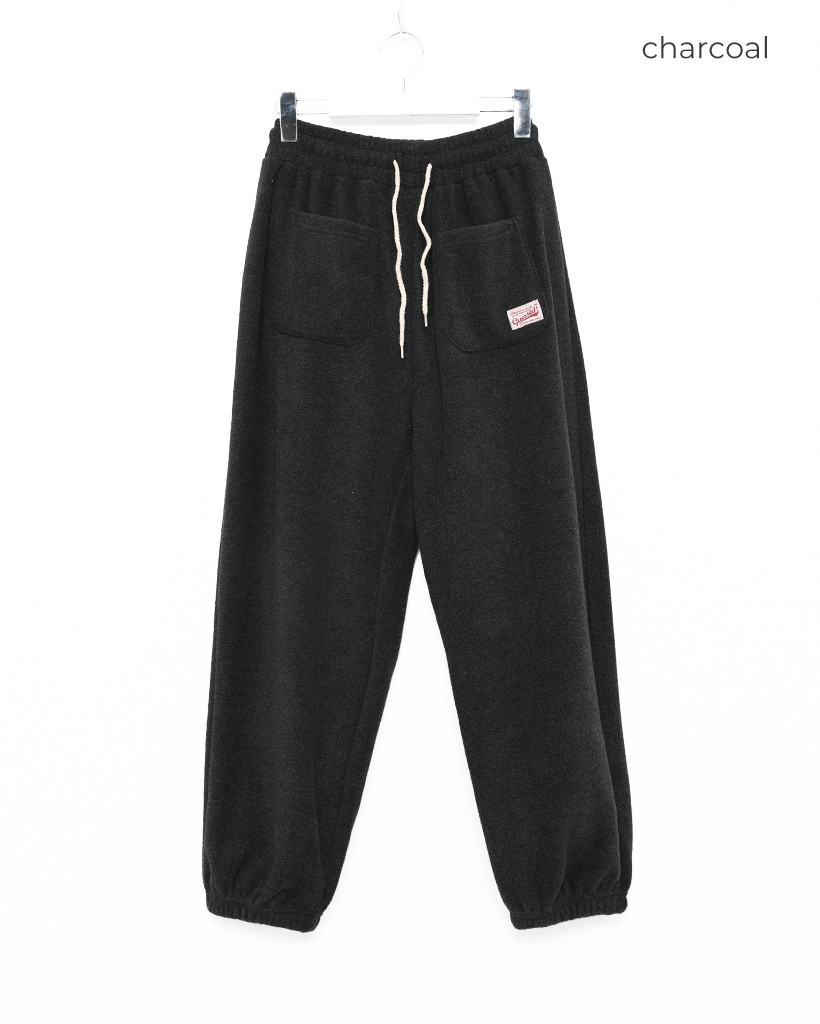 ポケットパッチ付きフリースイージーパンツ | ファッション通販サイト NUGU