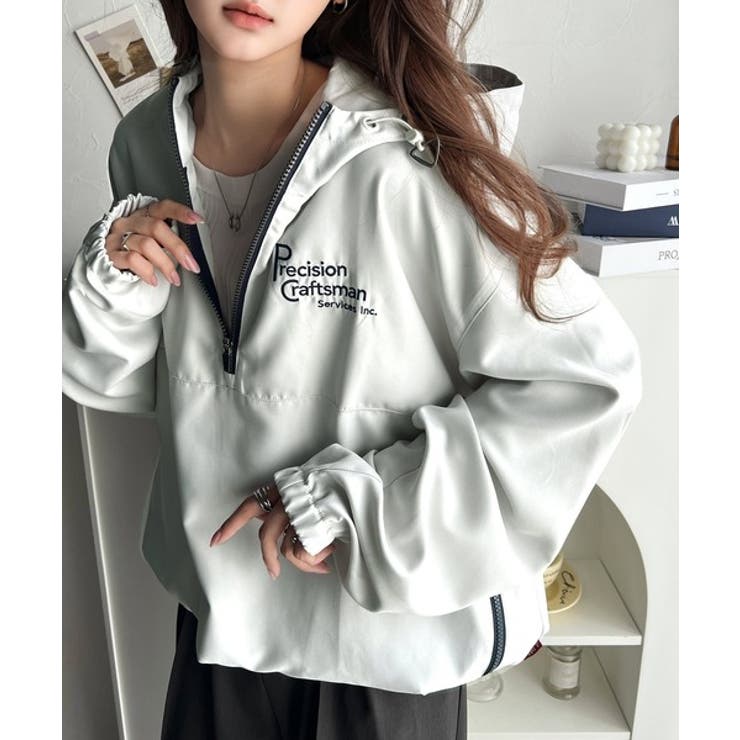 Javaジャバコラボ》トレンド感をプラス。胸元刺繍配色ハーフジップ