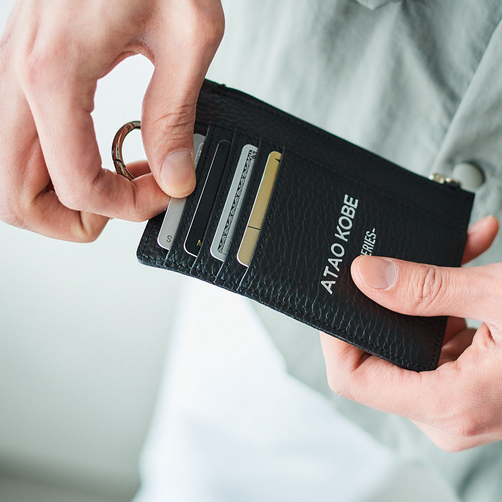 薄くてコンパクト｜ATAOの多機能なフラグメントケース｜SAFARI HUDSON