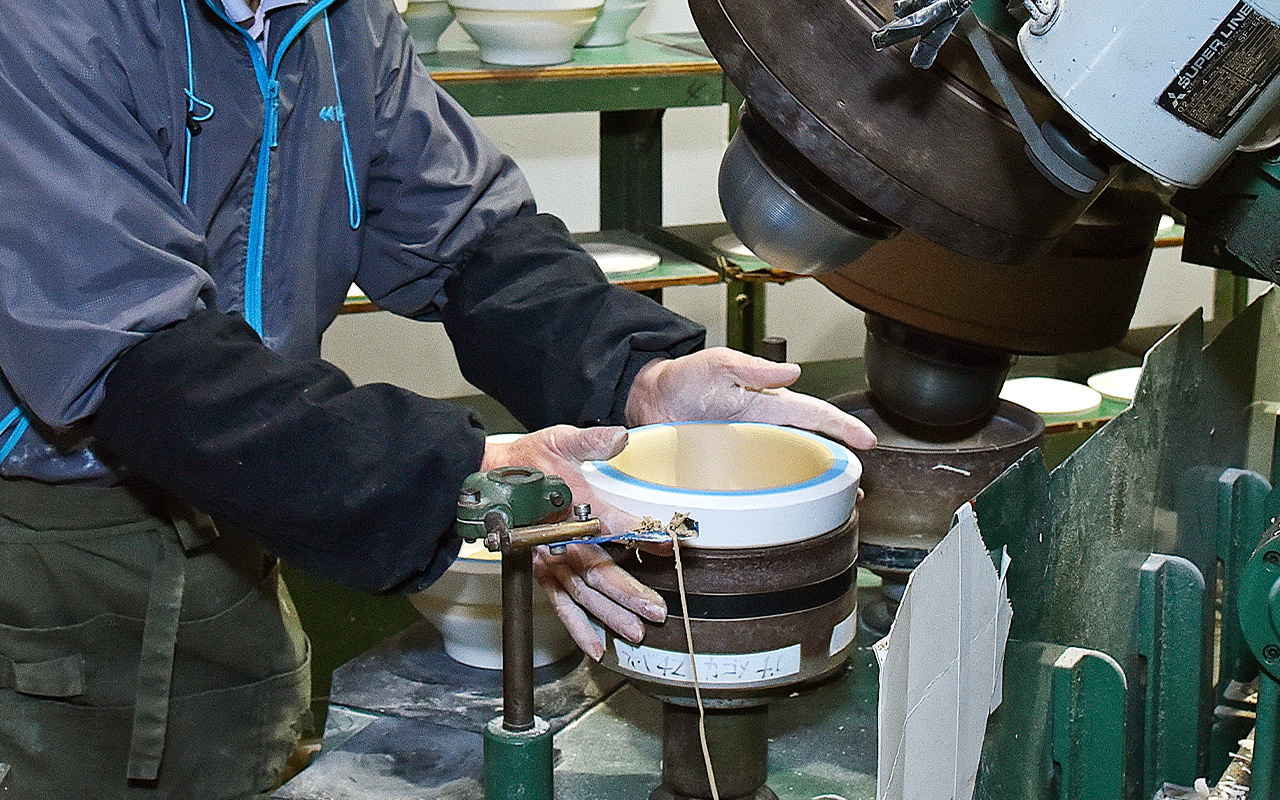 波佐見焼の茶碗 錦十草 | 作り手のこだわりが詰まった縁起もの - 山下陶苑