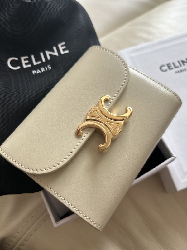 いま、CELINE(セリーヌ)のトリオンフ財布が売れてるんです!-STYLE HAUS