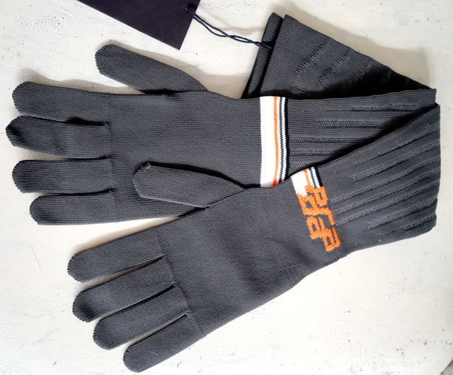 5%OFF】香港 PRADA グレー ニット ロゴ柄 ナイロン ロンググローブ
