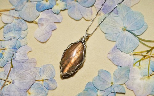 純粋な手作業による純銀ワイヤーラッピング、ラブラドライトの