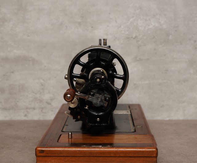 台湾 1900年代 ドイツ Gritzner 100年前のアンティーク手回しミシン