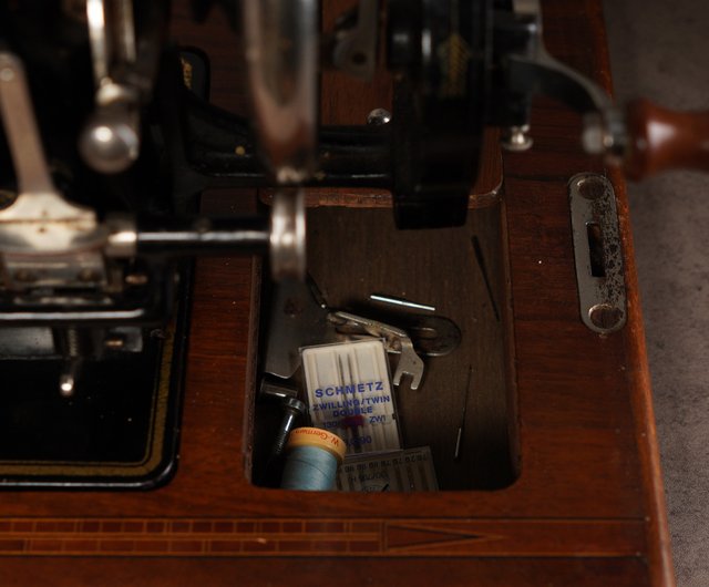 台湾 1900年代 ドイツ Gritzner 100年前のアンティーク手回しミシン