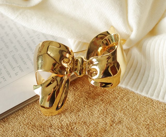 台湾 ヴィンテージ ゴールド トーン リボン ブローチ ピン モネ Damn