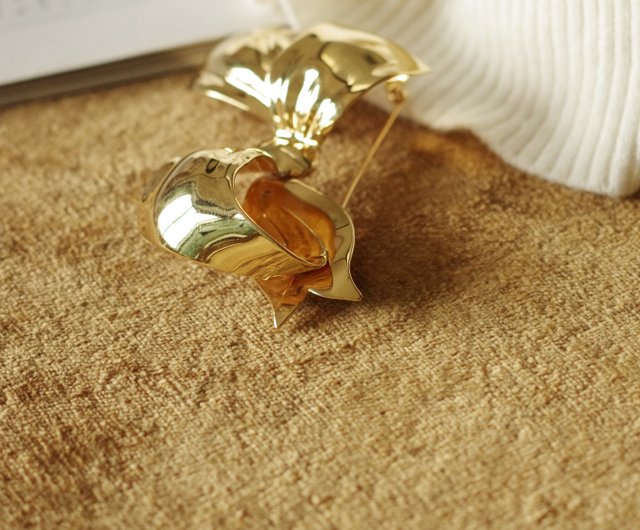 台湾 ヴィンテージ ゴールド トーン リボン ブローチ ピン モネ Damn