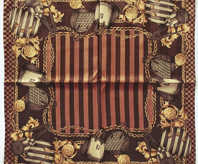 フェンディのスカーフ、アイコニックなハンドバッグ＆ペカンストライプ