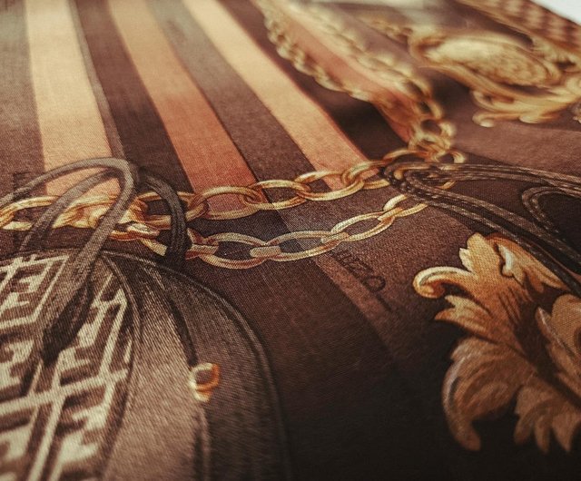 フェンディのスカーフ、アイコニックなハンドバッグ＆ペカンストライプ