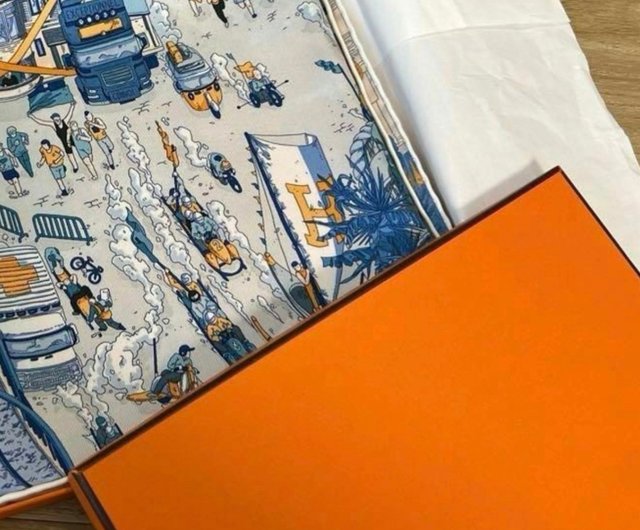 台湾 エルメス限定イラスト風スカーフ、定番のオレンジボックスが