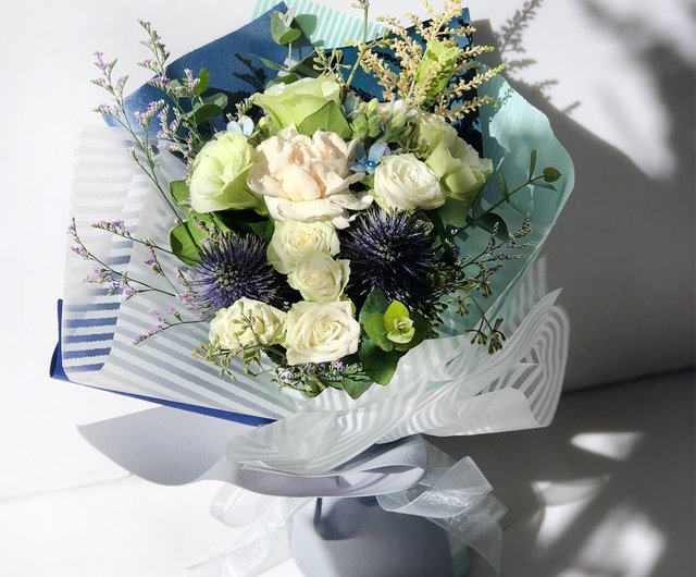 台湾 透明なパープルのアザミの花の花束|卒業式の最初の選択肢|台北で