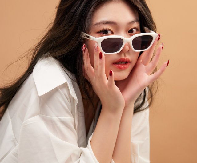 送料無料】台湾 ファッションに欠かせないY2Kサングラス │ Thurday