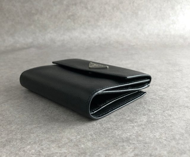 日本直送 名牌中古包 】PRADA プラダ 財布 ブラック トライアングル