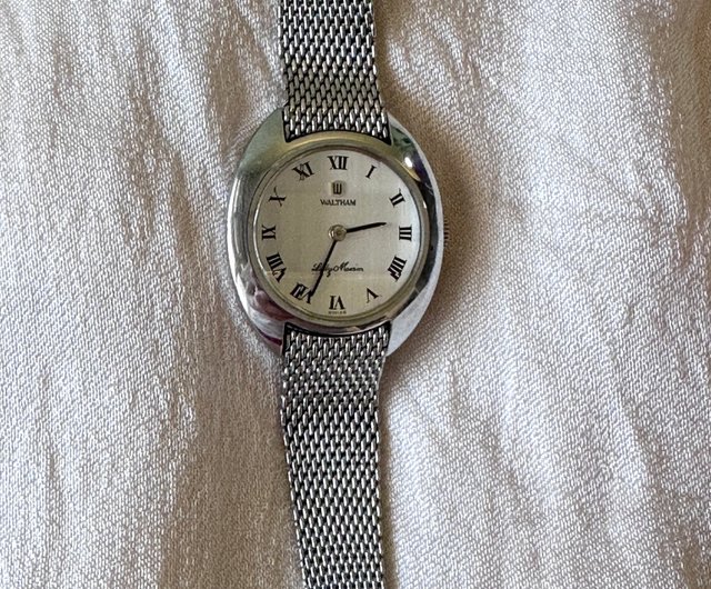 台湾 Waltham Lady Maxim シルバーホワイト文字盤 手巻きオイスター型