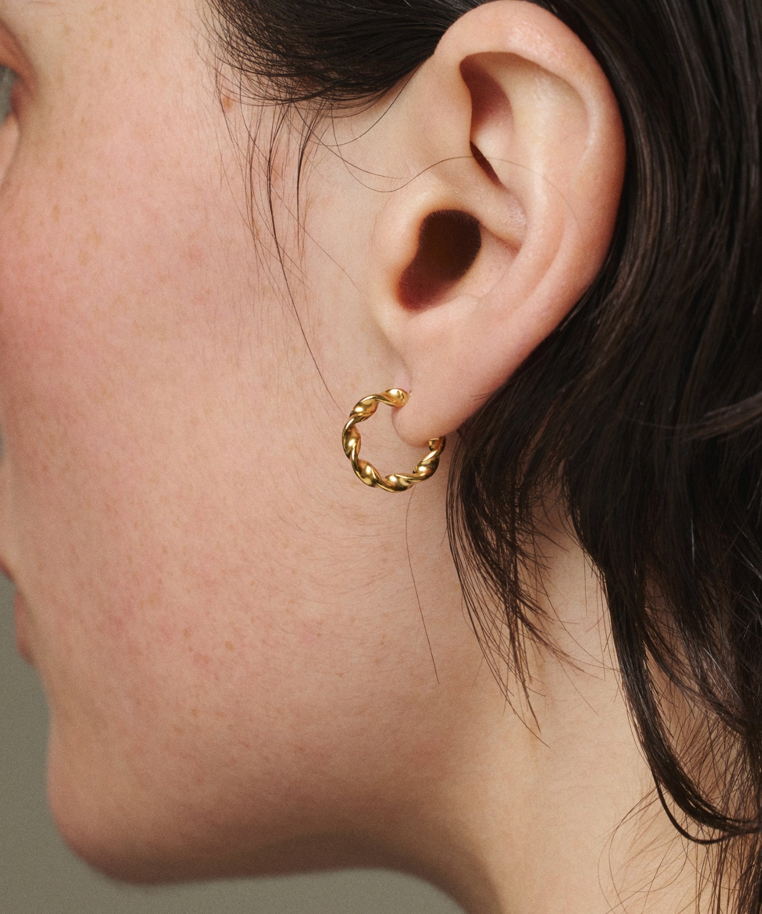 ゴールド]タイニーツイストピアス