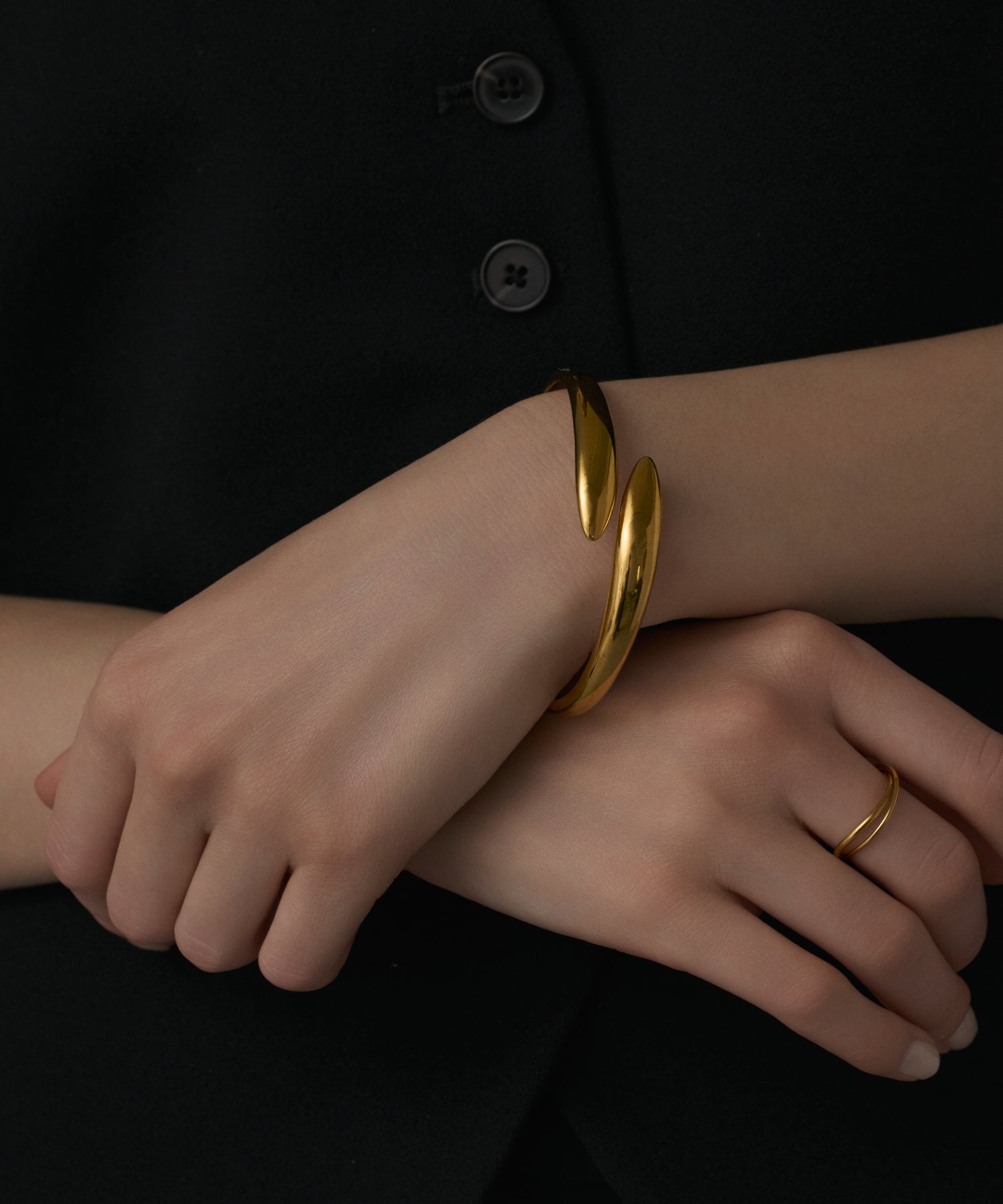GOLD_FLEX_BANGLE.jpg?crop=