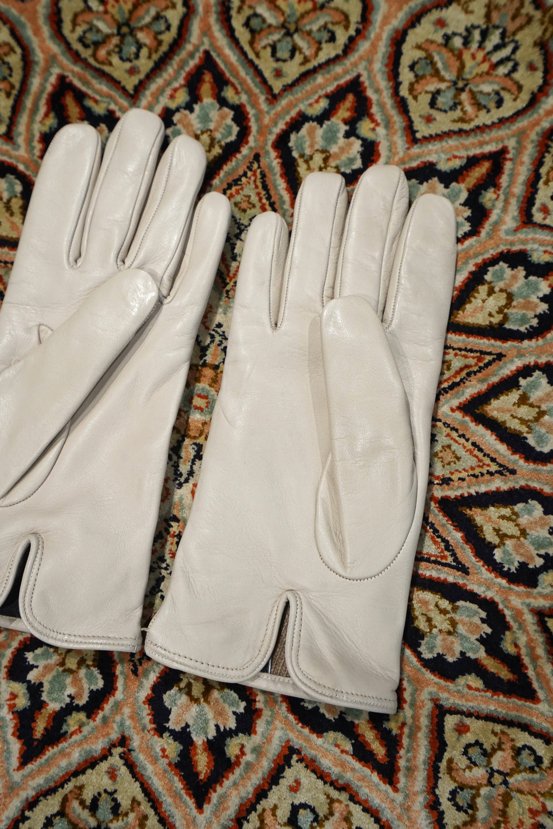 Omar Afridi(オマールアフリディ) のCURVED GLOVES(CREAM)(グローブ)の