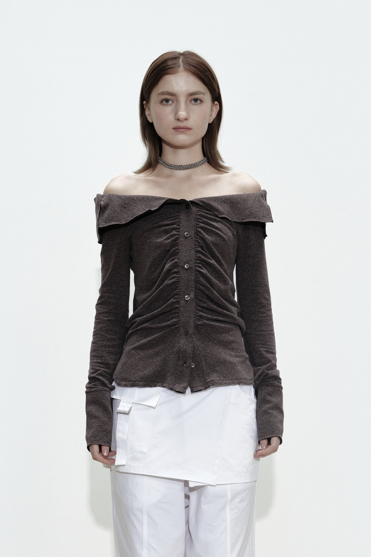 MUSINSA公式 | CERRIC WRINKLE OFF SHOULDER TOP / BROWN