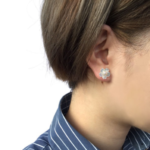 K18】白蝶貝 桜シェルピアス/No.4 | 山梨県甲府市 | ふるさと納税