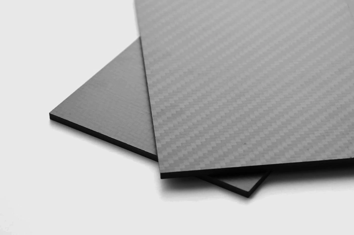 カーボン板を好きなサイズでカットできるオーダーメイド加工