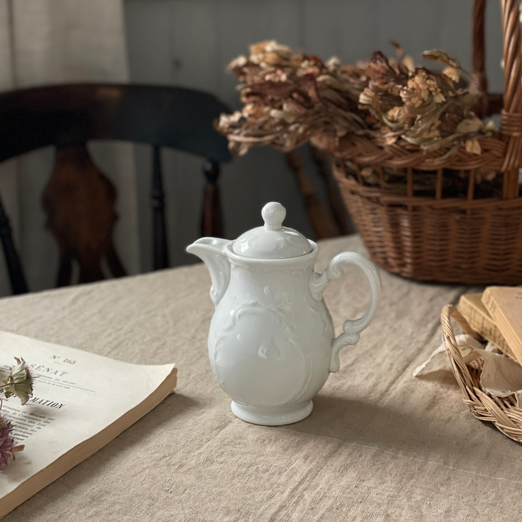 バウシャーバイデン社白のティー（コーヒー）ポット（高さ18cm