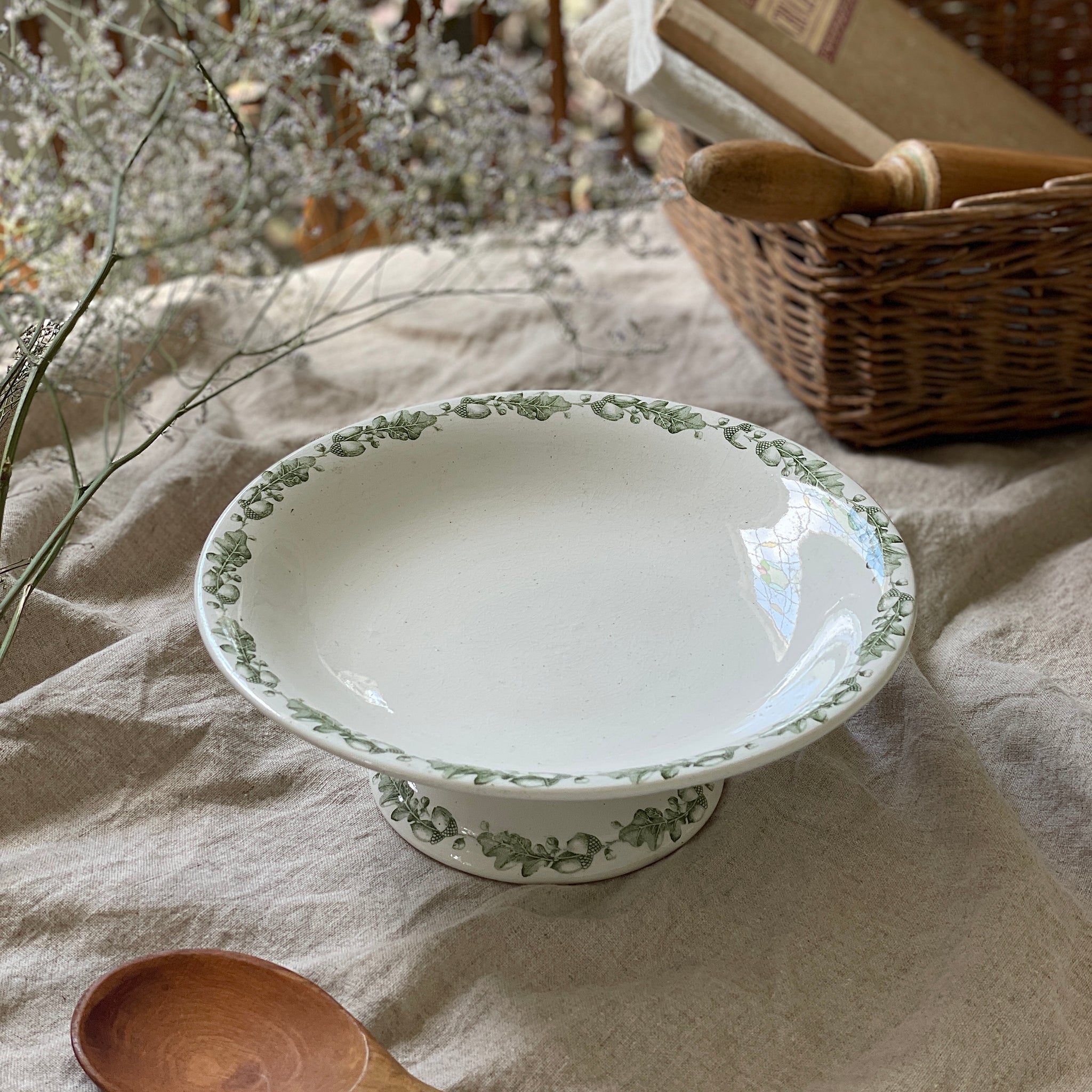 マーストリヒト窯ドングリ模様のコンポティエ（直径22.5cm） オランダ