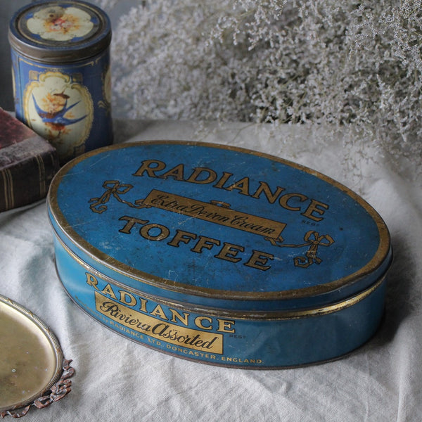 レトロなブルーが素敵なトフィー缶(30x20cm） イギリスアンティーク