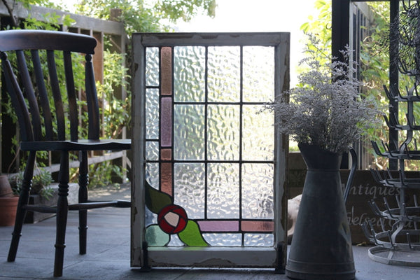 赤いバラにピンクの縁取りのステンドグラス イギリスアンティーク