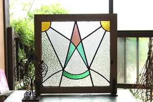 モダンなデザインの幾何学模様のステンドグラス イギリスアンティーク