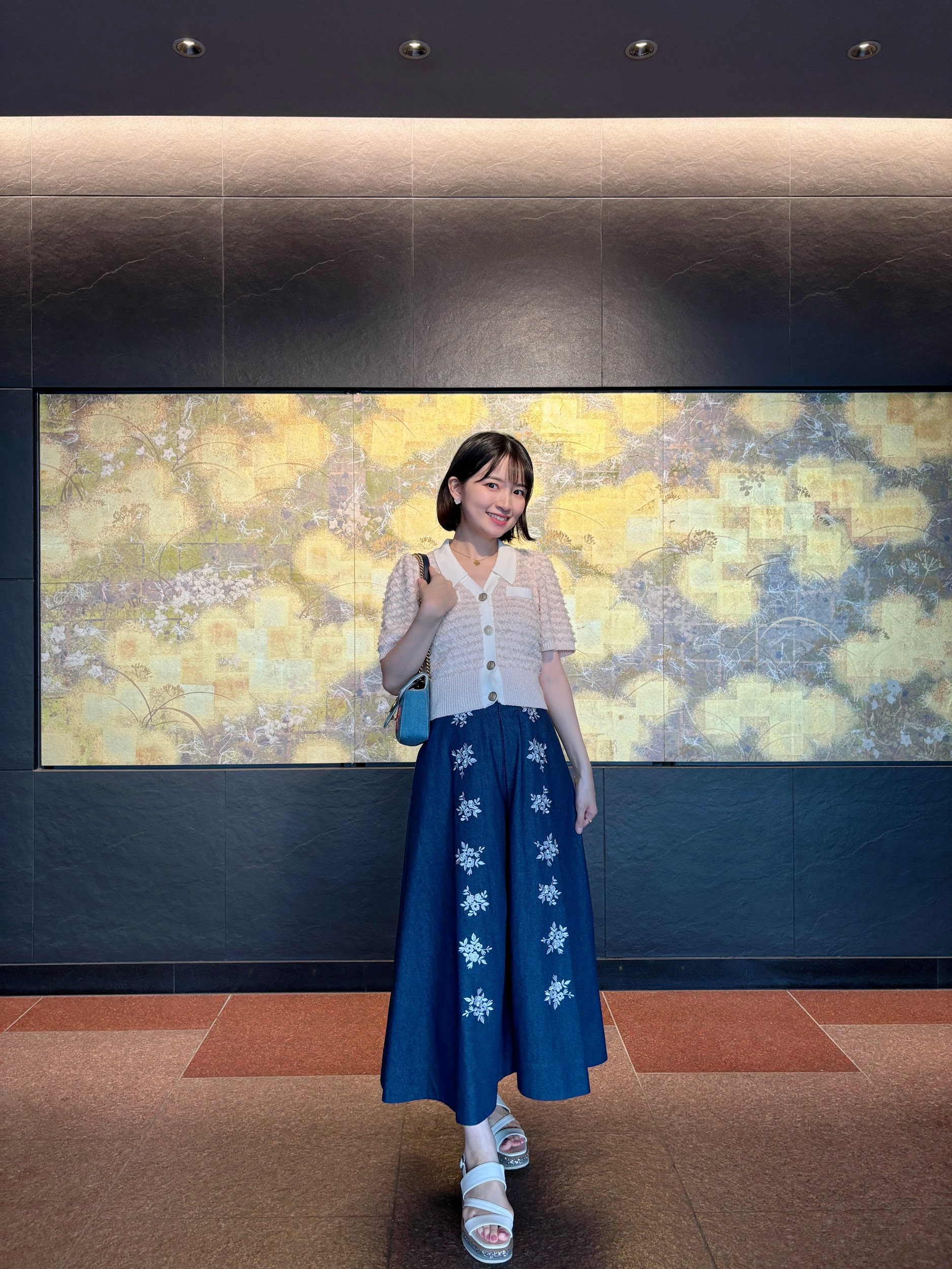 デニムも品よくまとまる♡「フラワー刺繍デニムスカート」で秋を先取り