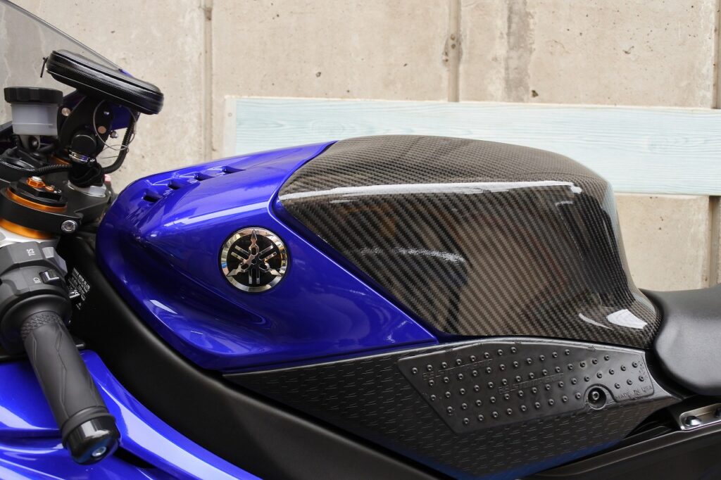 YZF-R6にタンクカバーを装備 | 童心に返るブログ