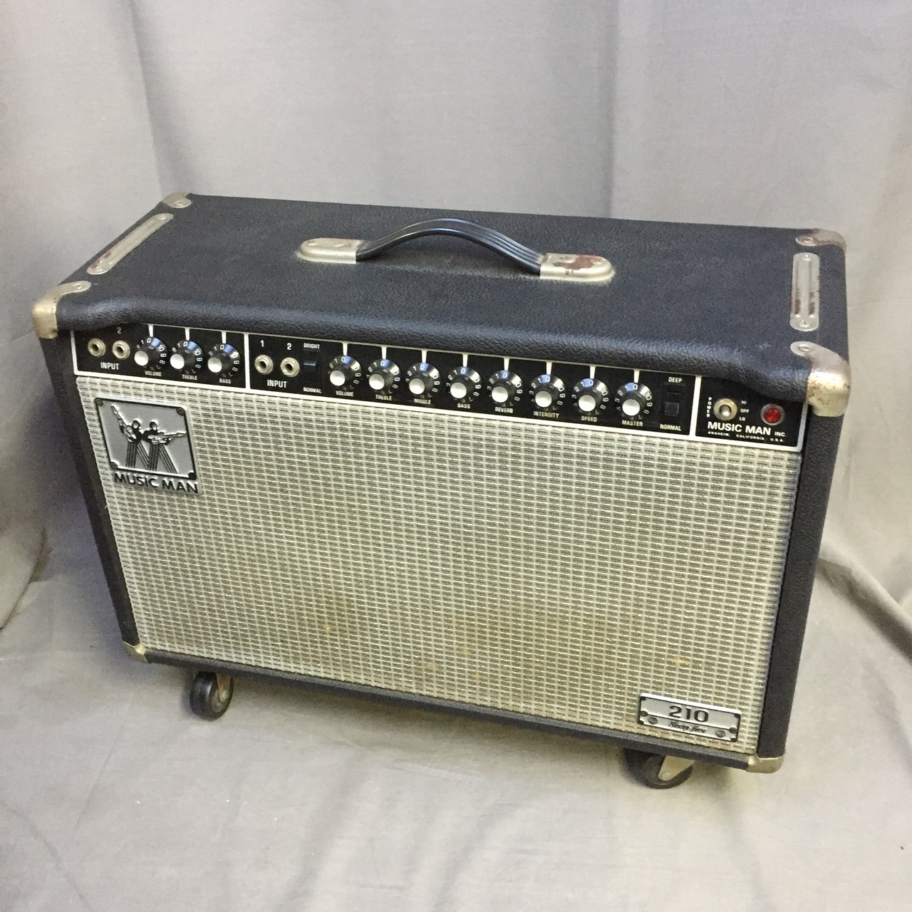 MUSIC MAN 210-65 Amp 1977 買取りました。デジマートにて￥90,000で