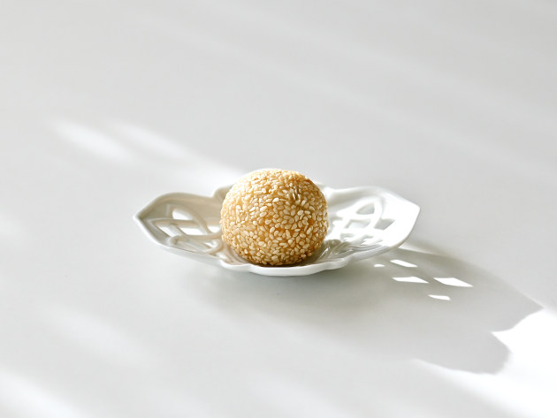 豊増一雄 白瓷茶托（メビウス・大）