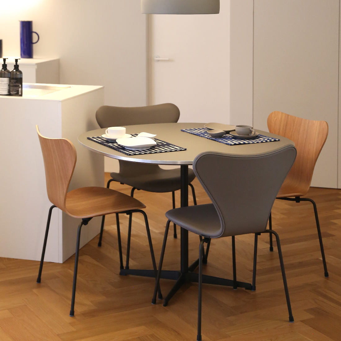 ダイニングルームCP対象】FRITZ HANSEN（フリッツ・ハンセン） / TABLE